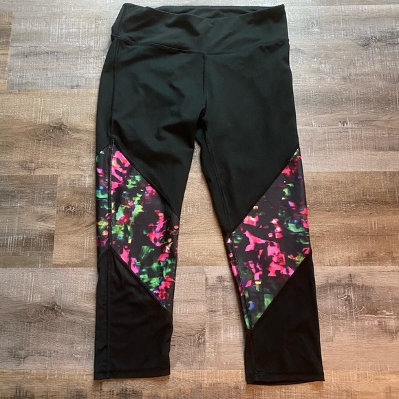 Fabletics Pants - Fabletics Capri Leggings